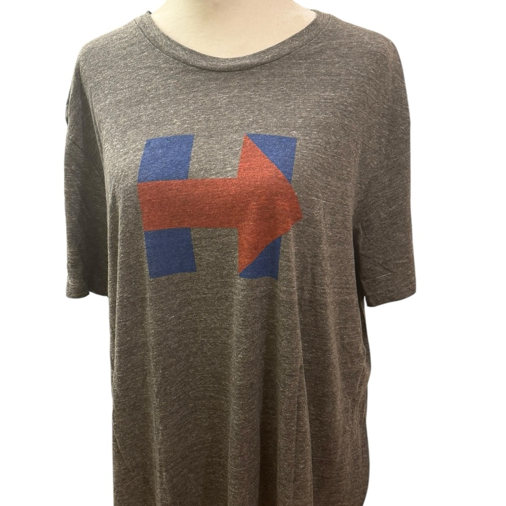 Women’s short sleeve crew neck Hilary Clinton tee in heather grey. Size XL. EUC
